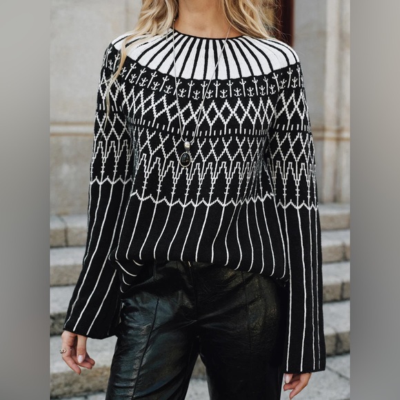 Commense Fair Isle Pattern Bell Sleeve Sweater - Picture 4 of 13